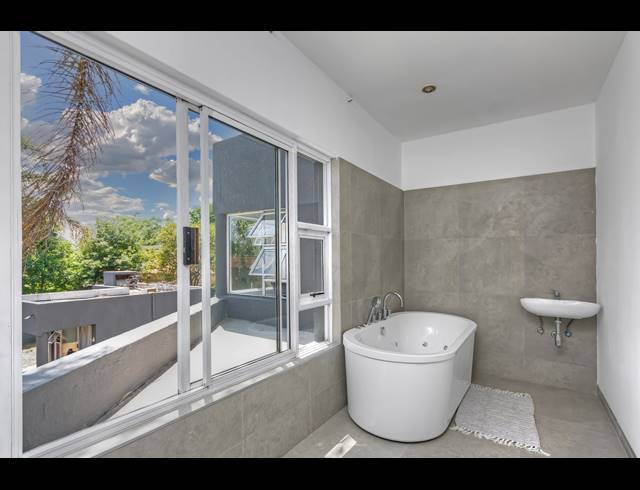 5 BEDROOM FREEHOLD FOR SALE IN MORNINGSIDE
